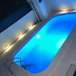 Milena-with A Pool Τρογκίρ