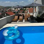 Milena-with A Pool טרוגיר