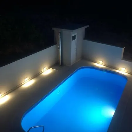 Milena-with A Pool アパート