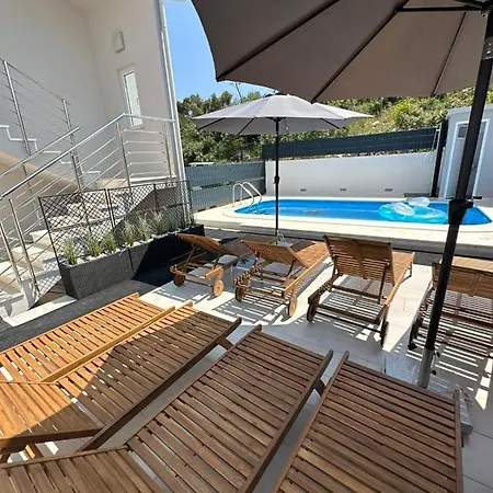 Apartment Milena-with A Pool