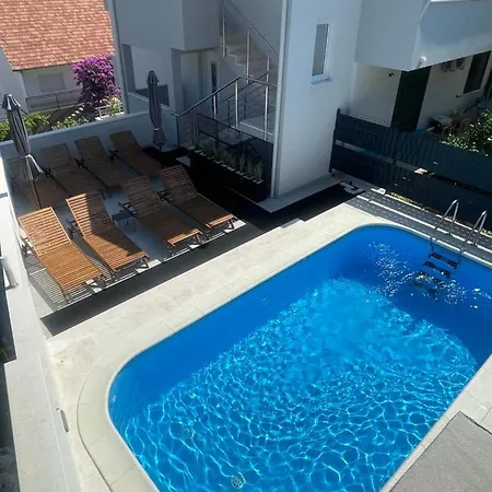 Apartment Milena-with A Pool Trogir