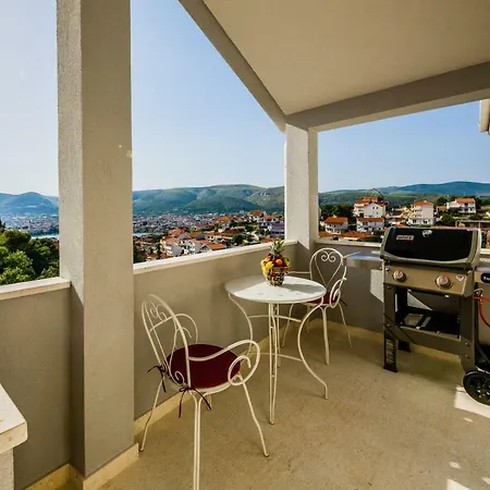 Milena-with A Pool Apartment