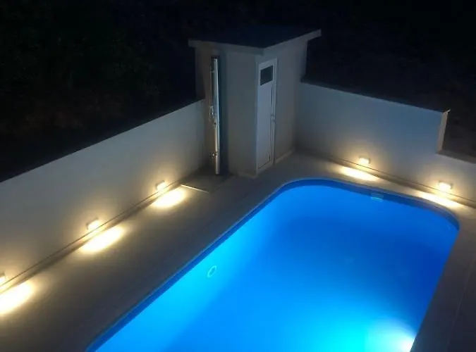 Milena-with A Pool Апартаменты