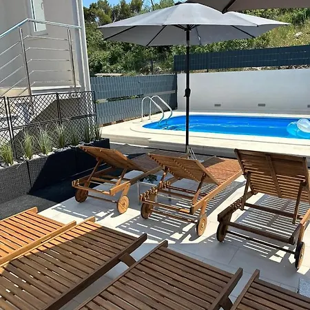 Milena-with A Pool Apartment