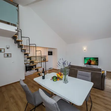 Appartamento Milena-with A Pool Traù