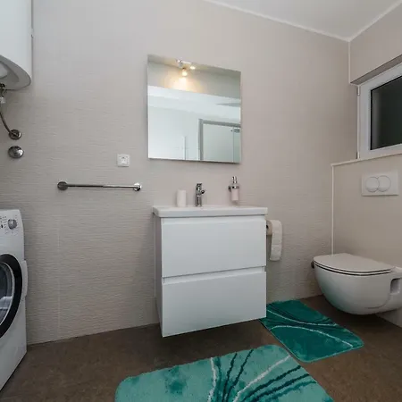 Apartment Milena-with A Pool Trogir