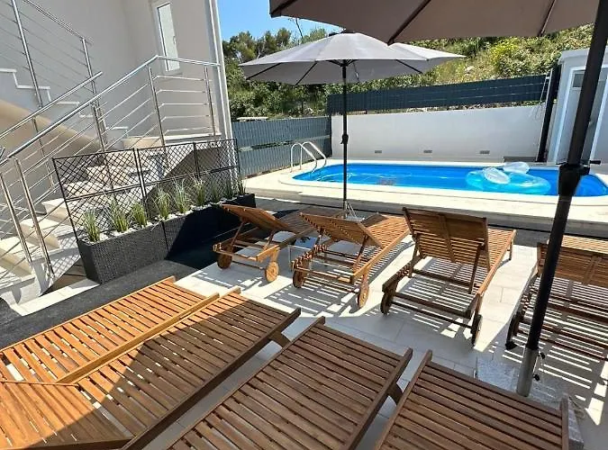 Milena-with A Pool شقة تروغير
